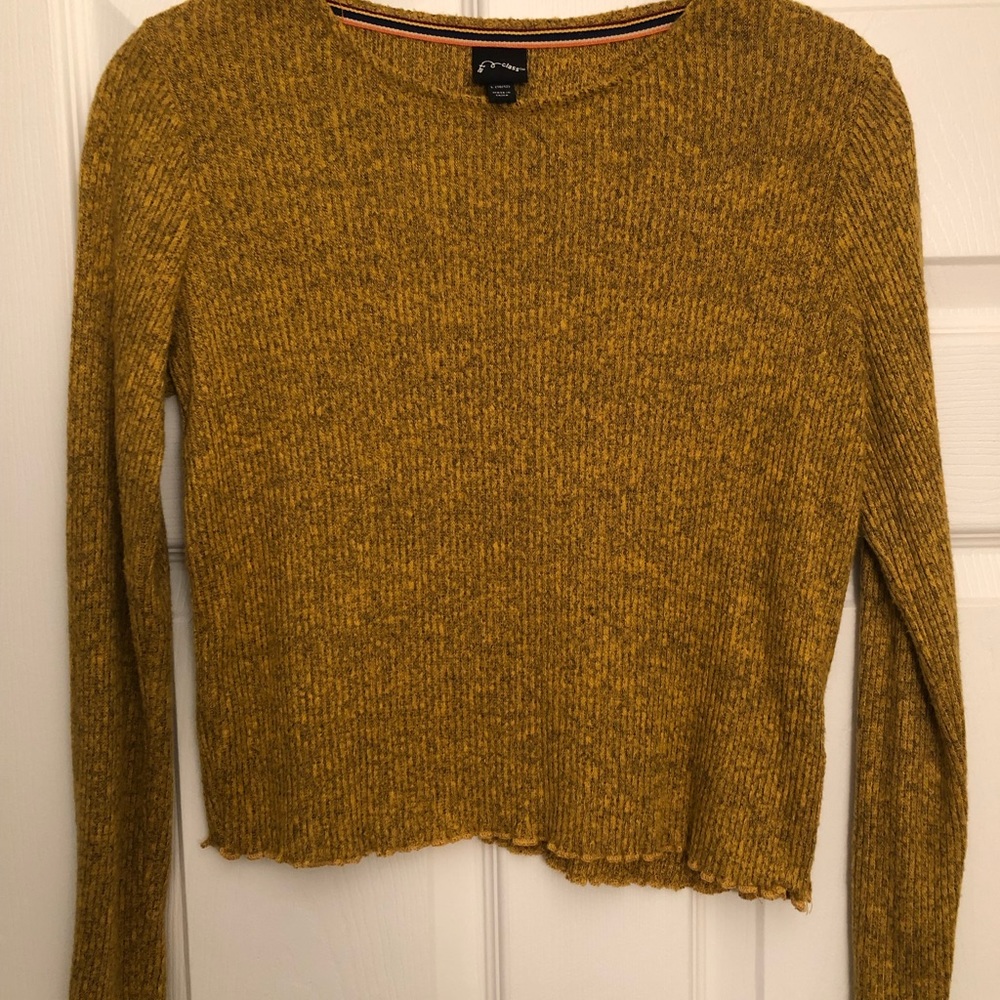 Girls Target Art Class lettuce edge top